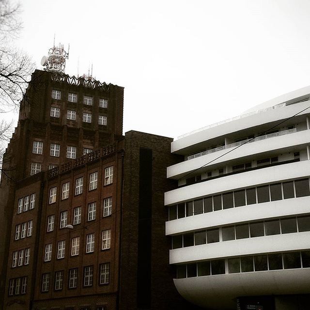 building exterior, architecture, built structure, low angle view, clear sky, building, window, city, modern, office building, residential building, residential structure, copy space, tall - high, sky, day, tower, no people, outdoors, apartment