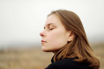 Outdoor portrait of a young woman.