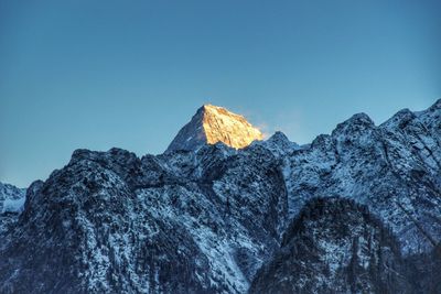 Snowcapped mountain against sky