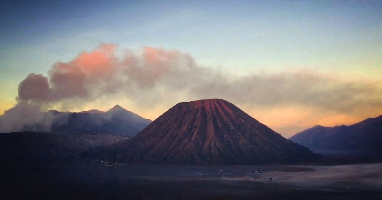 VIEW OF SMOKE EMITTING FROM VOLCANIC MOUNTAIN