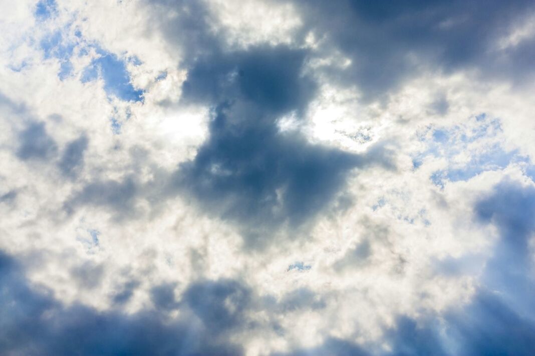 sky, cloud - sky, sky only, low angle view, beauty in nature, tranquility, cloudy, scenics, cloudscape, backgrounds, nature, tranquil scene, full frame, cloud, white color, idyllic, weather, blue, fluffy, outdoors