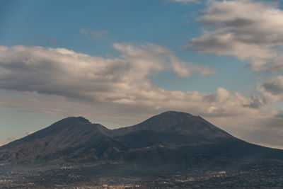 Scenic view of vesuvio volcano against sky