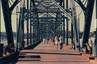 People walks on the walnut street bridge.