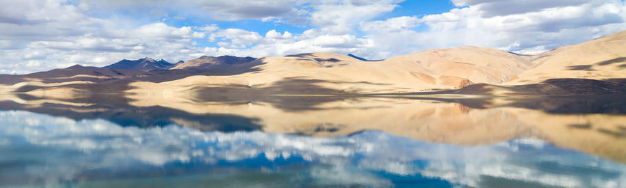 Tso moriri mountain lake panorama with mountains and blue sky reflections in the lake
