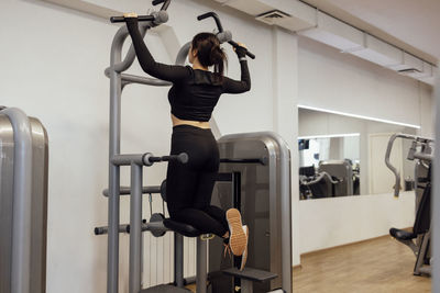 Portrait of young woman exercising in gym