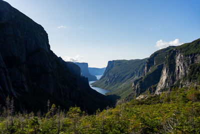 Scenic view of mountains against sky in gros morne national park, newfoundland, canada