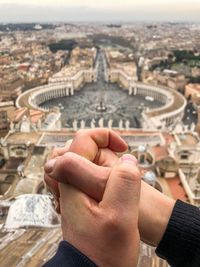 Cropped hands of couple against st peters square in city