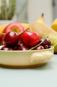 Close-up of apples in bowl