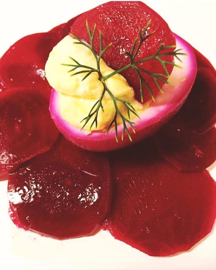 CLOSE-UP OF STRAWBERRIES ON PLATE