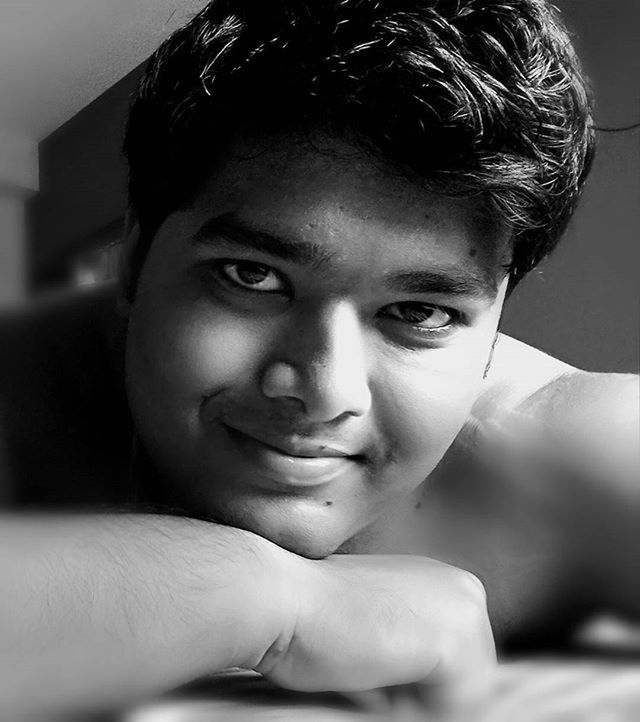 person, portrait, looking at camera, indoors, childhood, headshot, innocence, cute, close-up, lifestyles, elementary age, focus on foreground, boys, leisure activity, front view, home interior, human face, smiling