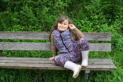 Portrait of smiling woman sitting on bench