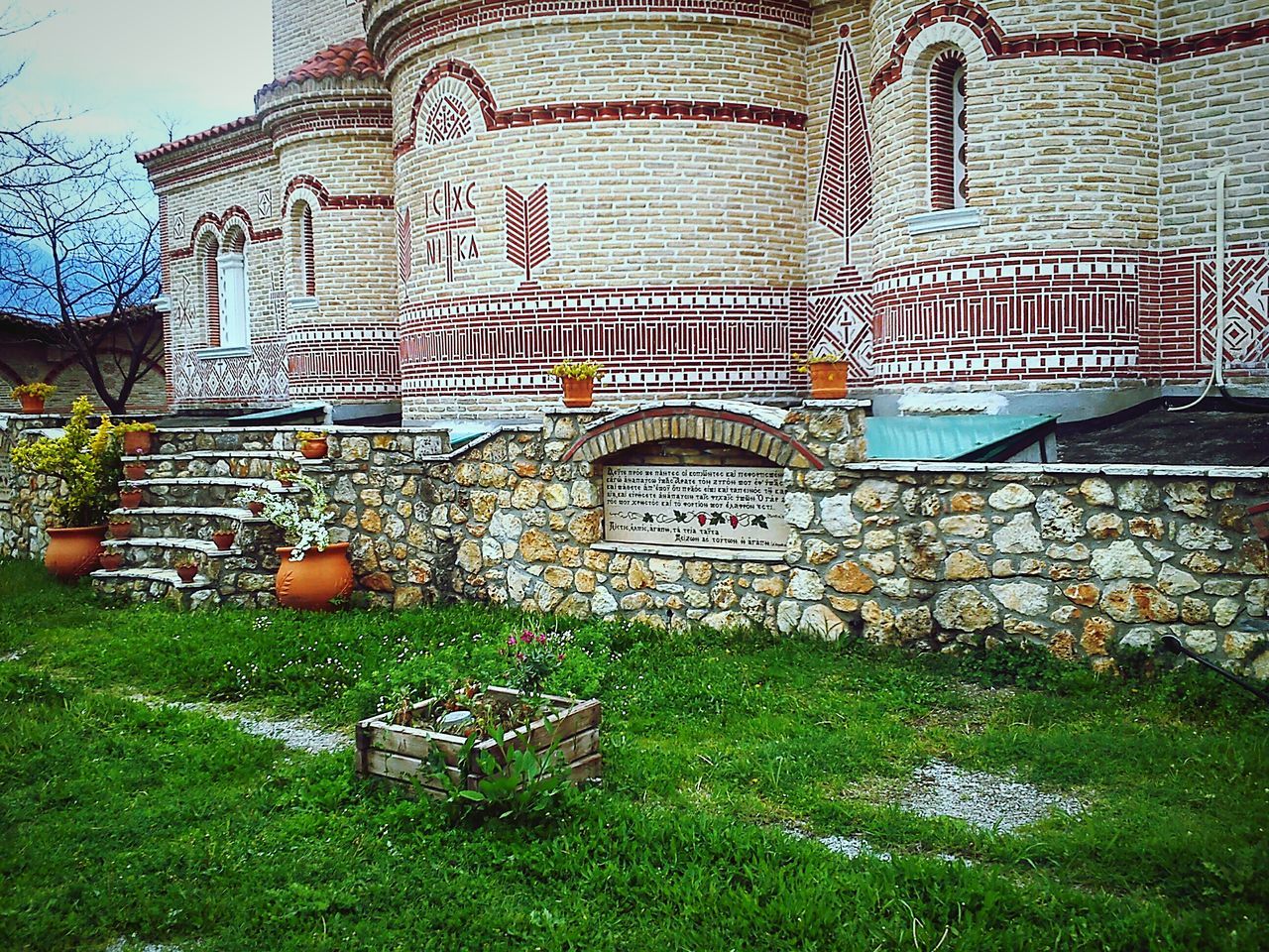 VIEW OF BUILDING AGAINST SKY