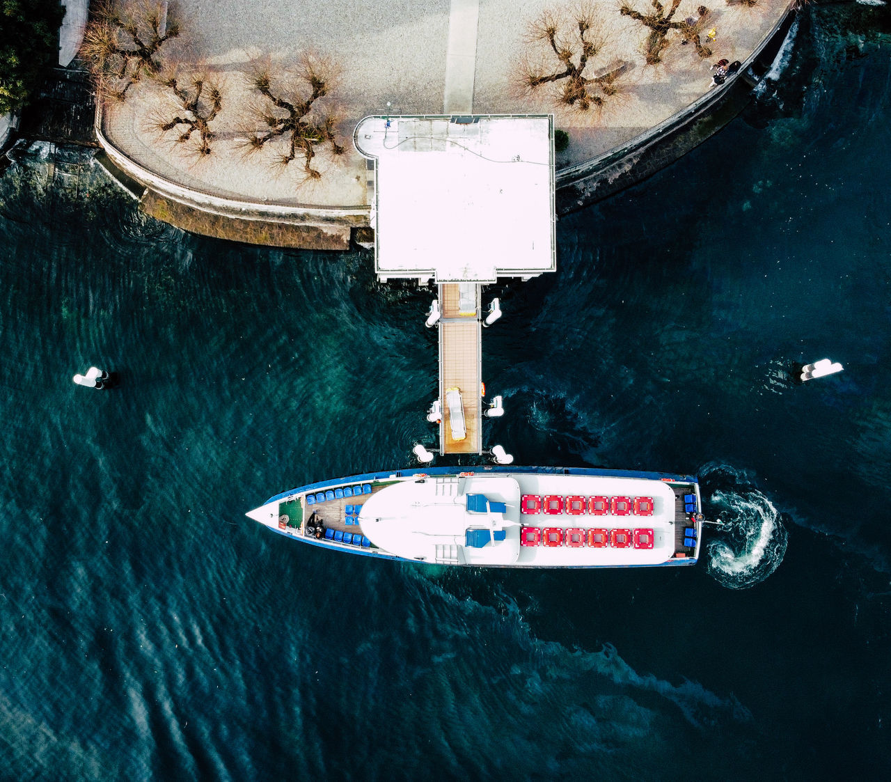 HIGH ANGLE VIEW OF INFORMATION SIGN AGAINST SEA