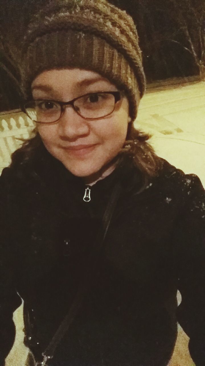 PORTRAIT OF SMILING YOUNG WOMAN WITH HAT