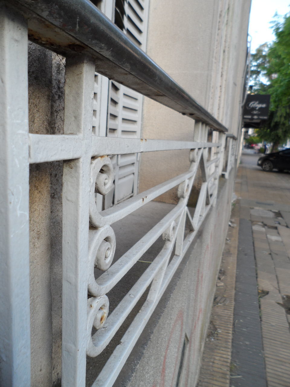 CLOSE-UP OF METAL RAILING OF BUILDING