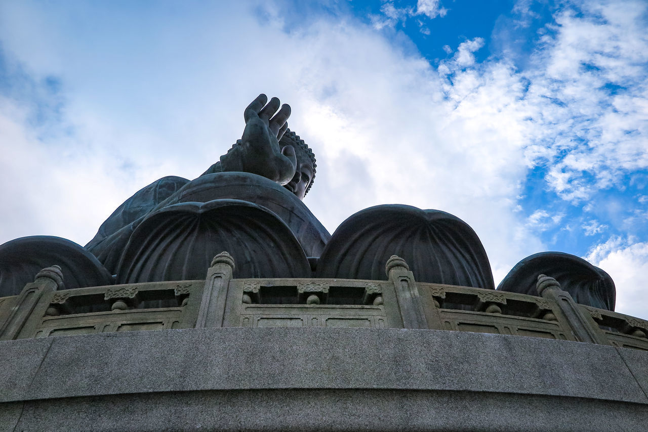 LOW ANGLE VIEW OF STATUES AGAINST BUILDING AGAINST SKY