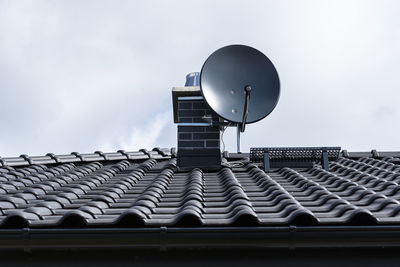 Graphite satellite dish mounted to the chimney with the chimney holder.