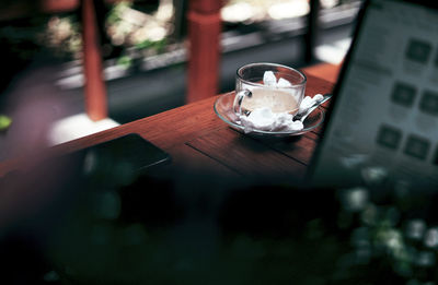 A cup on the cafe table