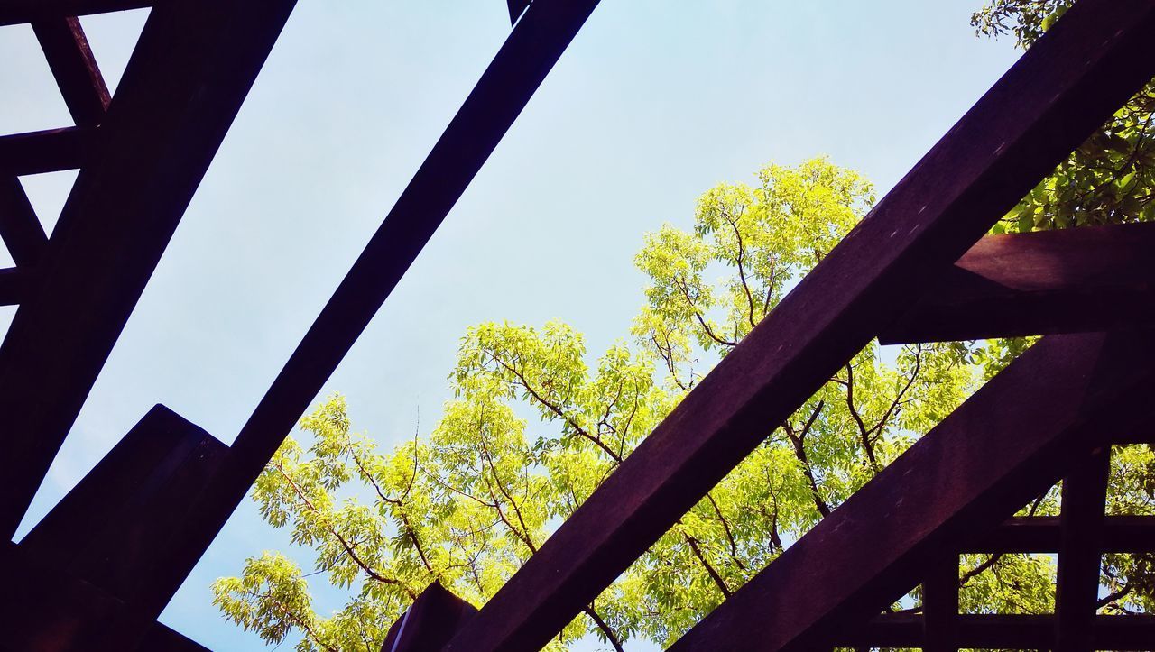 LOW ANGLE VIEW OF METAL BRIDGE AGAINST SKY