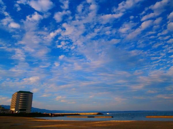 sea, sky, beach, water, horizon over water, cloud - sky, shore, tranquil scene, tranquility, scenics, blue, beauty in nature, sand, cloud, nature, built structure, cloudy, idyllic, architecture, calm