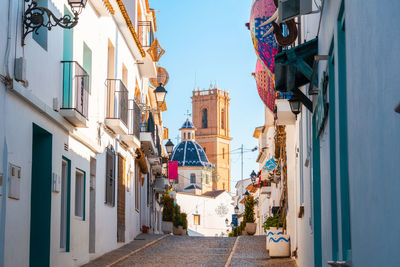 Streets and houses in the mediterranean town of altea, alicante - spain.