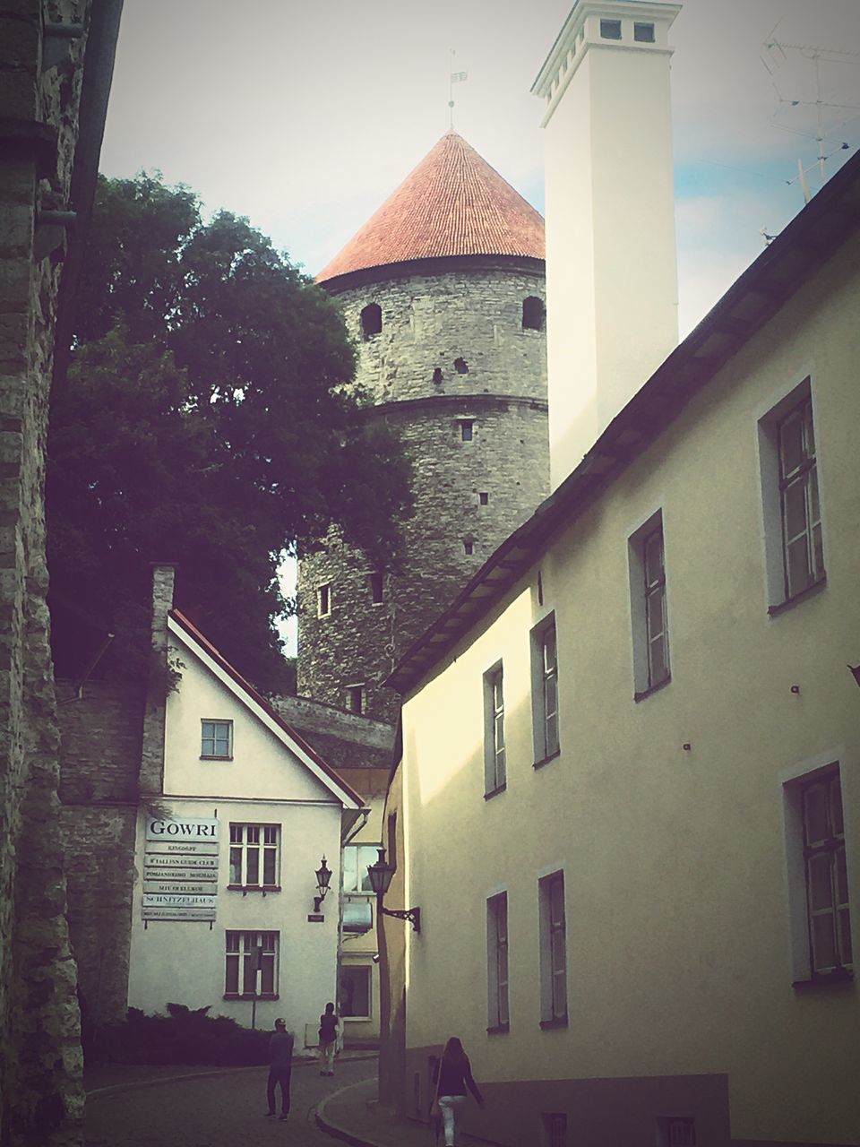 EXTERIOR OF HOUSE IN TOWN