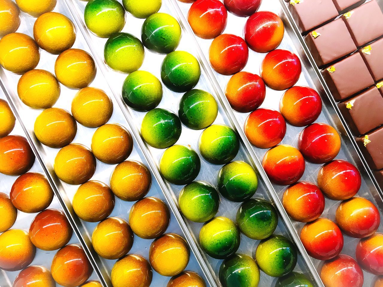 FULL FRAME SHOT OF COLORFUL CANDIES