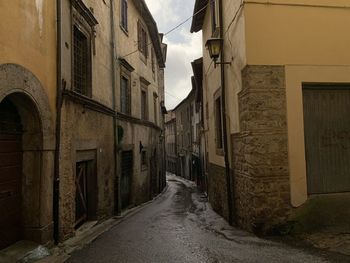 Narrow alley amidst buildings in city