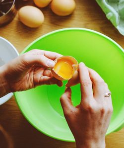 Cropped hands of woman holding egg