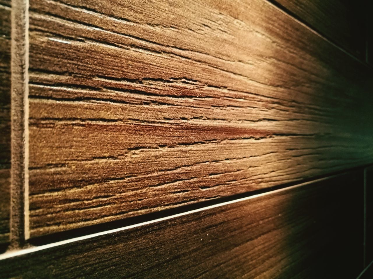 CLOSE UP OF WOOD