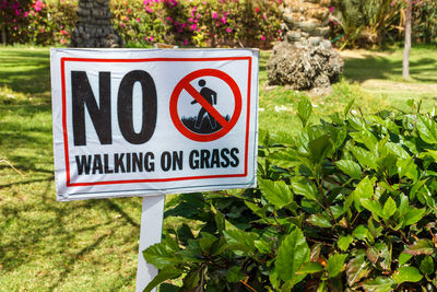 No walking on grass warning sign in the garden