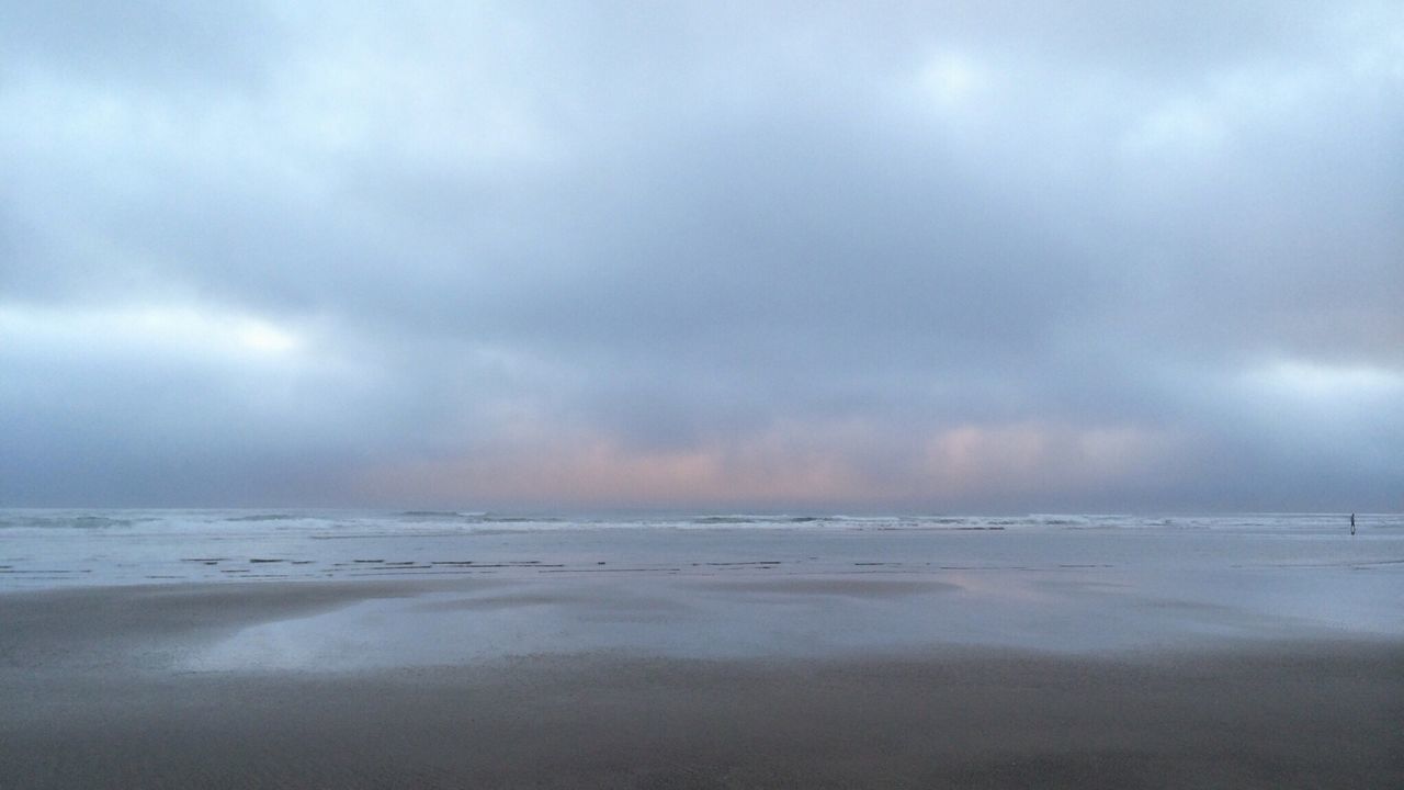 sky, beach, sea, cloud - sky, cloudy, tranquil scene, scenics, tranquility, weather, beauty in nature, horizon over water, water, shore, sand, overcast, nature, idyllic, cloud, storm cloud, dusk