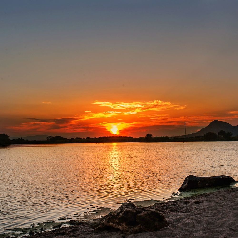 SCENIC VIEW OF SEA AT SUNSET