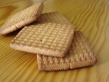 Close-up of bread on cutting board