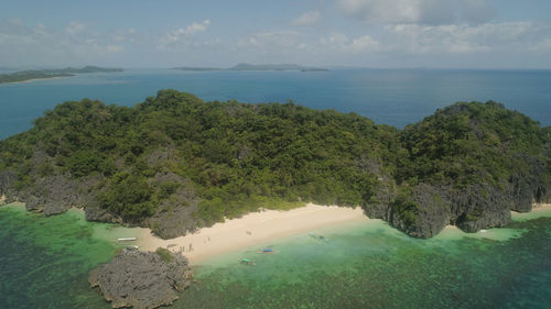 Matukad island with sand beach and turquoise water in blue lagoon. caramoan islands