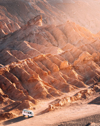 HIGH ANGLE VIEW OF CAR ON DESERT