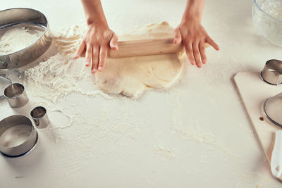 Midsection of woman preparing food on table