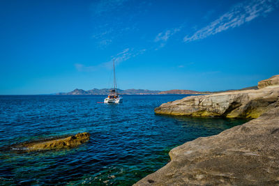 Yacht boat at sarakiniko beach in aegean sea, milos island , greece