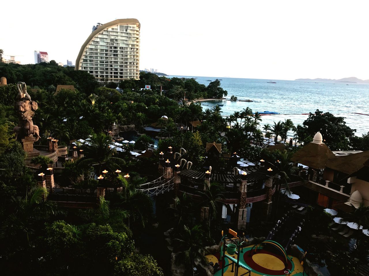 HIGH ANGLE VIEW OF BUILDINGS BY SEA