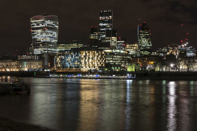 Night photo of the slyline of london with illuminated skyscrapers