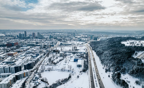 Blue winter evening over the lithuanian capital vilnius. amazing background