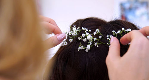 Close-up of woman hand holding flower