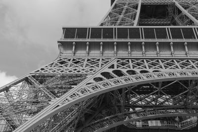 Low angle view of tower eiffel 