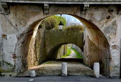 Arch bridge in tunnel