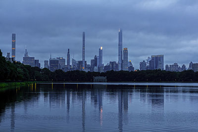 Central park reservoir and skyline - early evening