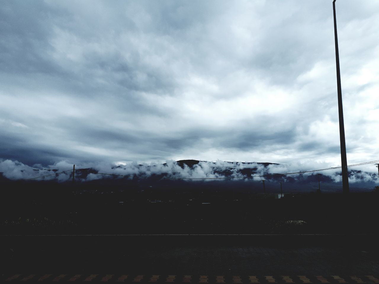 SCENIC VIEW OF LANDSCAPE AGAINST CLOUDY SKY