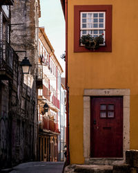 Narrow alley amidst buildings in city