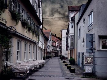 Narrow alley in city