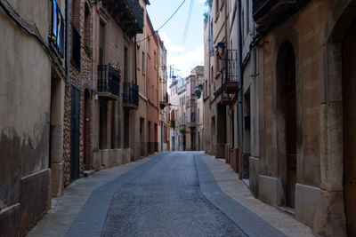 Narrow alley amidst buildings in the city brafim