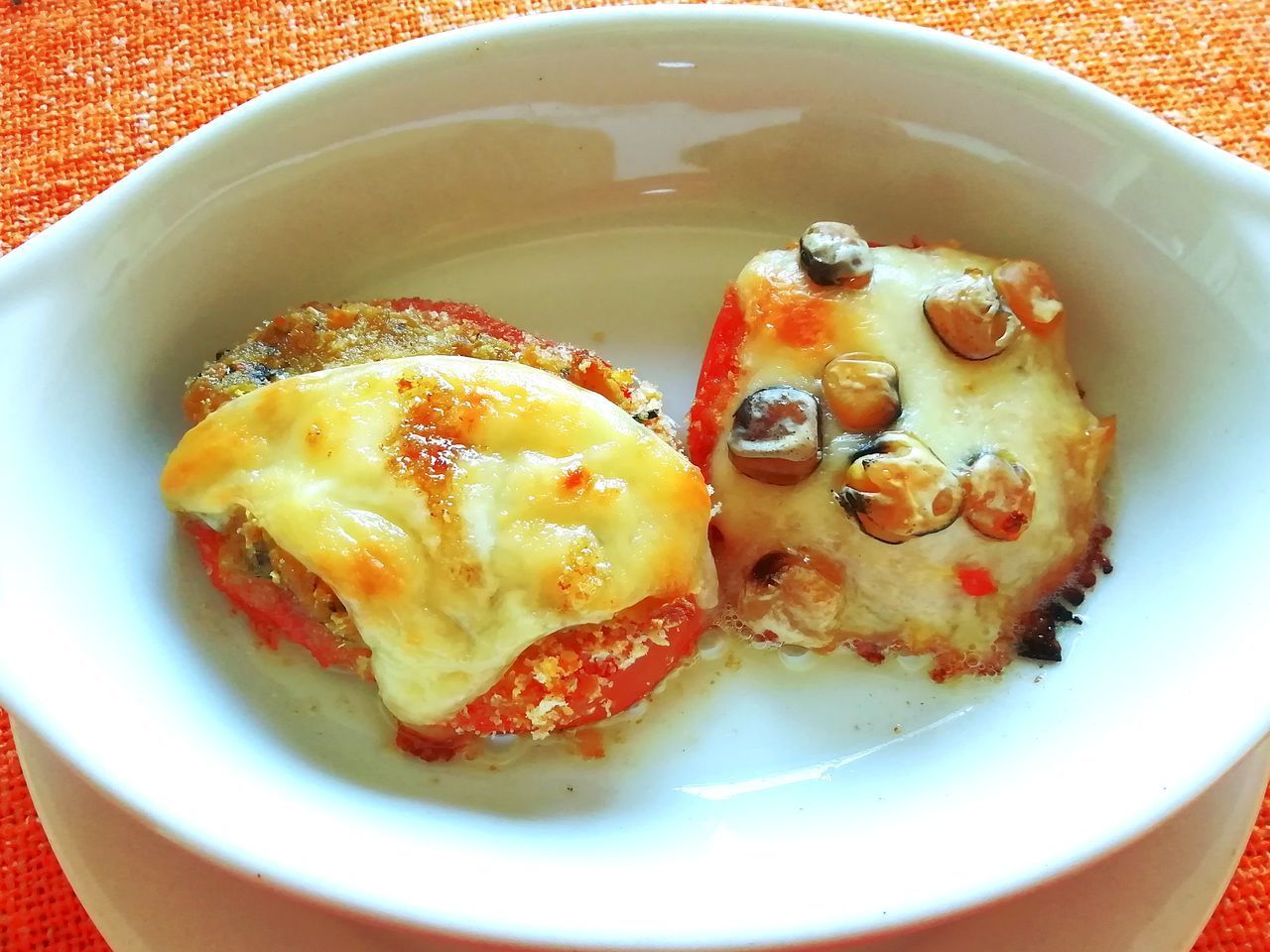 HIGH ANGLE VIEW OF BREAKFAST IN BOWL